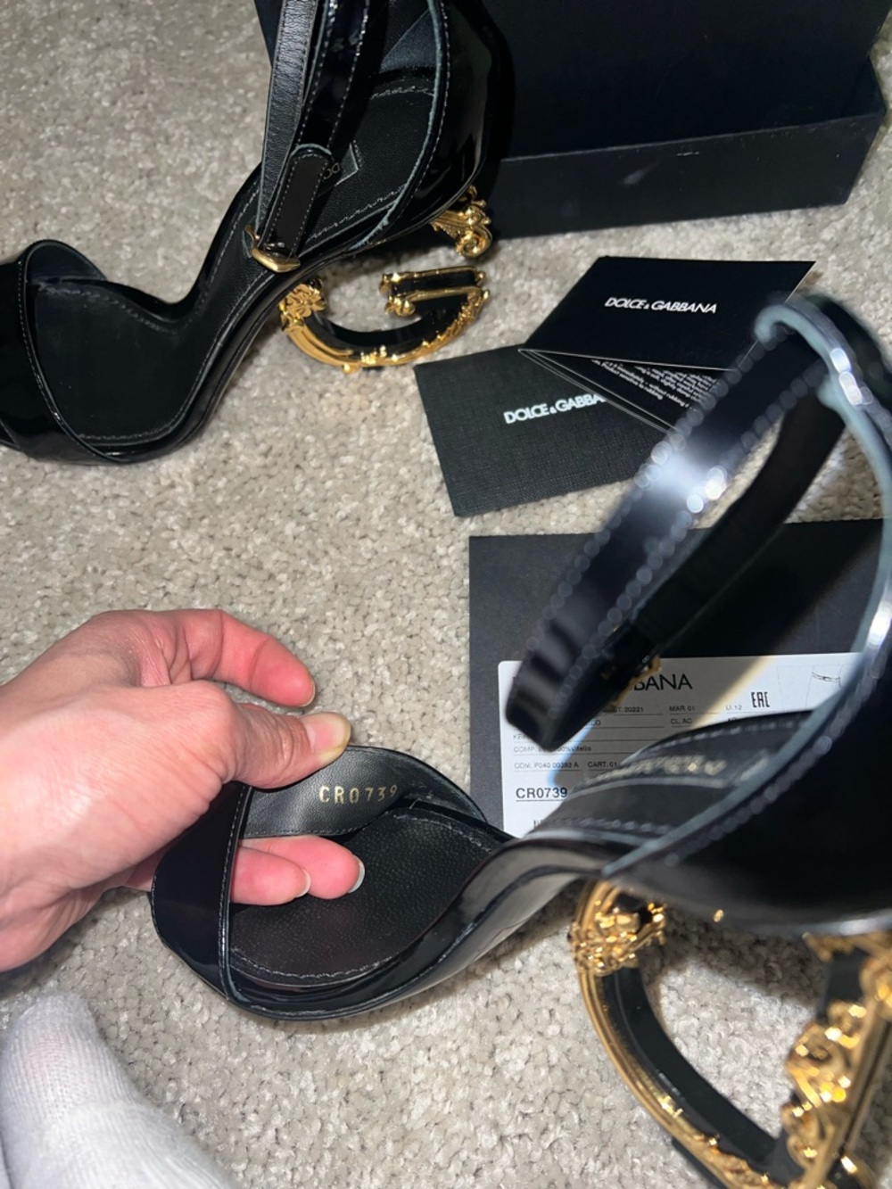Dolce & Gabbana Black Patent Leather sandals with baroque DG detail - Picture 16 of 17